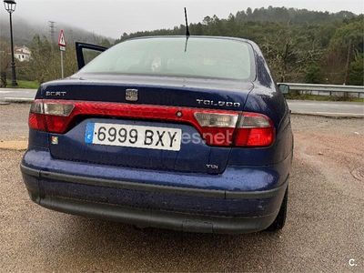 Usado Seat Toledo 110 CV (80 kW) 2002 Azul Berlina