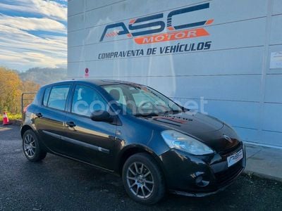 Negro Usado 2011 Renault Clio II Expression Berlina | 4500 € (Precio justo)