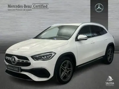 Usado Mercedes GLA180 136 CV (100 kW) 2023 Blanco polar SUV