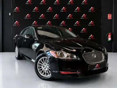 Usado Jaguar XF Luxury 239 CV (175 kW) 2010 Negro Berlina