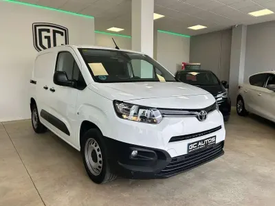 Usado Toyota Proace City City 102 CV (75 kW) 2022 Blanco Monovolumen