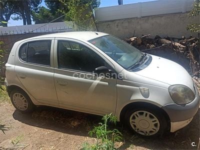 Blanco Usado 1999 Toyota Yaris Luna Berlina | 2200 € (Precio justo)