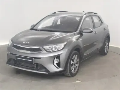 Usado Kia Stonic 100 CV (73 kW) 2025 Gris SUV
