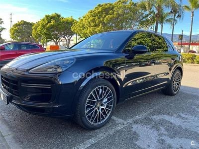 Negro Usado 2018 Porsche Cayenne Turbo SUV | 52.500 €