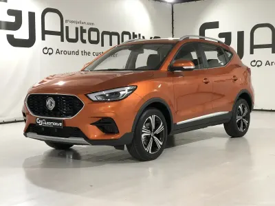 Usado MG ZS Comfort 106 CV (77 kW) 2023 Naranja Berlina