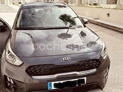 Usado Kia Niro 141 CV (103 kW) 2021 Gris / plata SUV