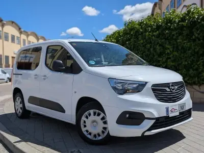 Käytetty Opel Combo Life Edition+ 102 HP (75 kW) 2021 Valkoinen Tila-auto