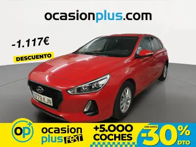 Usado Hyundai i30 110 CV (80 kW) 2018 Rojo