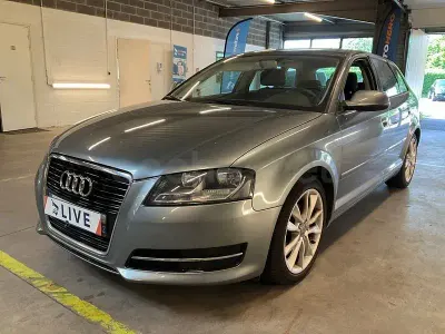 Usado Audi A3 Attraction 105 CV (77 kW) 2011 Gris / plata Utilitario
