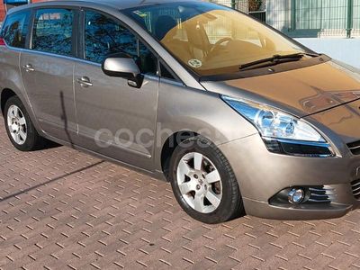 Beige Usado 2012 Peugeot 5008 Active Monovolumen | 6990 € (Precio justo)