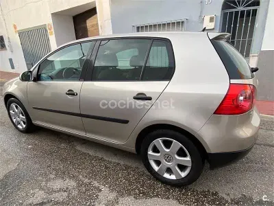 Usado VW Golf IV Highline 105 CV (77 kW) 2004 Beige Berlina