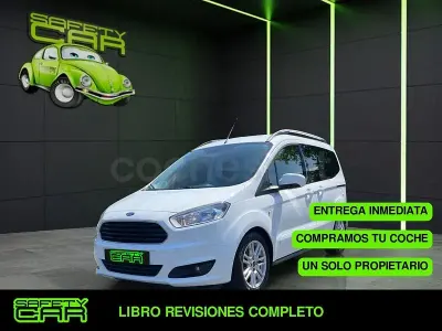 Usado Ford Tourneo Courier Titanium 100 CV (73 kW) 2018 Blanco Monovolumen
