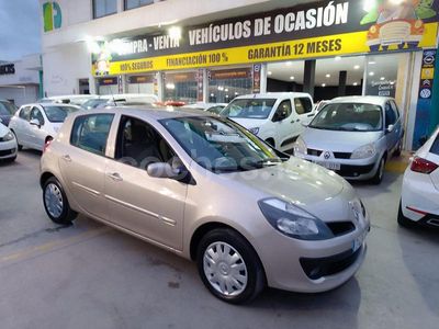 Begagnad Renault Clio II Authentique 85 HK (62 kW) 2007 Beige Sedan