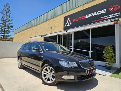 Usado Skoda Superb Ambition 140 CV (102 kW) 2011 Negro Berlina