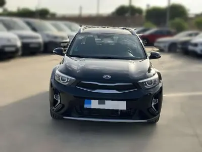 Usado Kia Stonic 101 CV (74 kW) 2021 Negro SUV