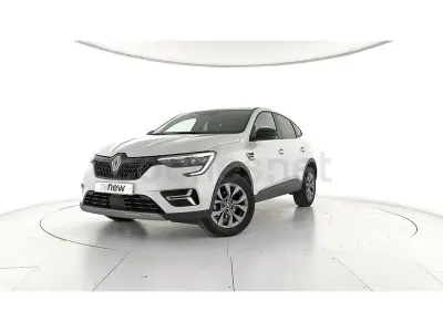 Käytetty Renault Arkana Evolution 145 HP (106 kW) 2025 Valkoinen Katumaasturi