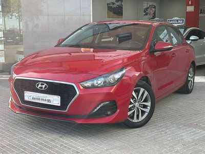Usado Hyundai i30 120 CV (88 kW) 2018 Rojo Berlina