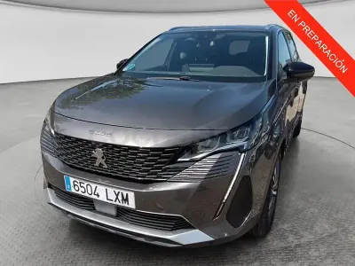 Usado Peugeot 5008 Allure 130 CV (95 kW) 2022 Gris / plata SUV