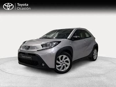 Usado Toyota Aygo X Play 72 CV (52 kW) 2024 Gris / plata SUV