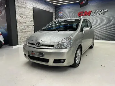 Usado Toyota Corolla Verso Sol 129 CV (94 kW) 2005 Beige Monovolumen