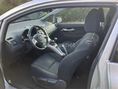 Usado Toyota Auris Luna 90 CV (66 kW) 2008 Gris / plata Utilitario