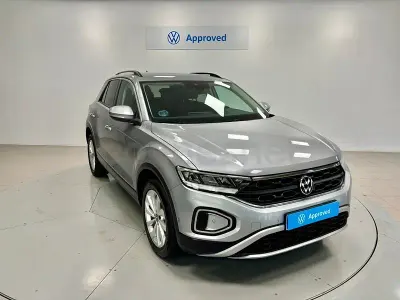 Usado VW T-Roc Life 115 CV (84 kW) 2023 Gris / plata SUV