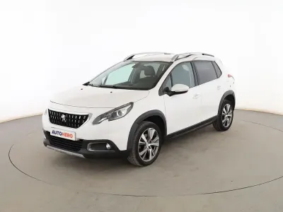Usado Peugeot 2008 Allure 130 CV (95 kW) 2019 Blanco SUV