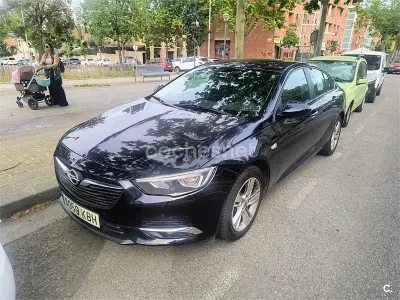 Usado Opel Insignia Selective 136 CV (100 kW) 2017 Negro Berlina