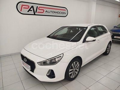 Usado Hyundai i30 Style 140 CV (102 kW) 2018 Blanco Berlina