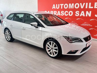 Usado Seat Leon Style 110 CV (80 kW) 2015 Blanco Familiar