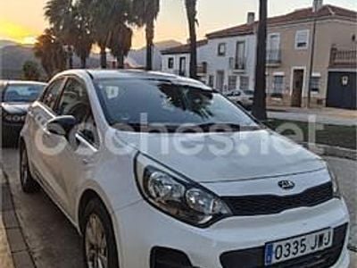Usado Kia Rio 75 CV (55 kW) 2017 Blanco Berlina
