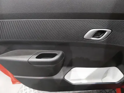 Usado Dacia Spring Extreme 47 kW (65 CV) 2025 Rojo Utilitario