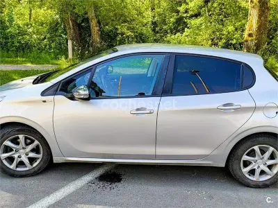 Usado Peugeot 208 Access 82 CV (60 kW) 2016 Gris / plata Utilitario