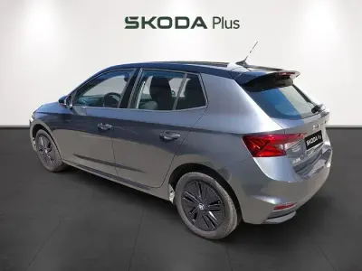Usado Skoda Fabia Style 95 CV (69 kW) 2022 Gris Utilitario