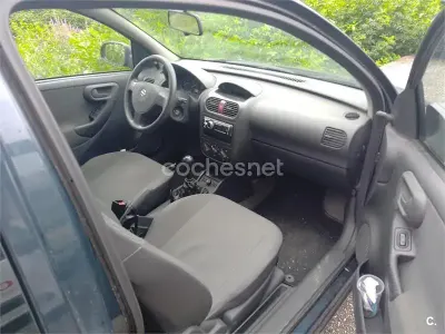 Usado Opel Corsa Eco 58 CV (42 kW) 2002 Negro Utilitario