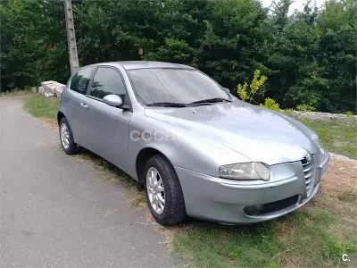 Usado Alfa Romeo 147 Progression 105 CV (77 kW) 2002 Gris / plata Utilitario