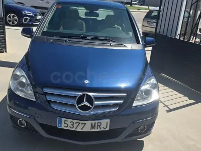 Usado Mercedes B180 116 CV (85 kW) 2009 Azul Monovolumen