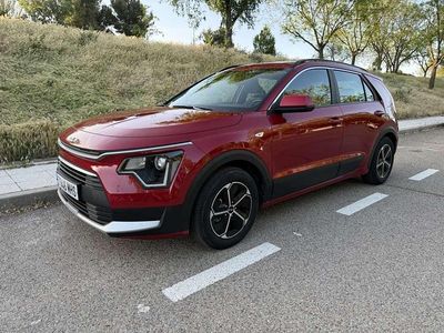 Käytetty Kia Niro 141 HP (103 kW) 2023 Punainen Katumaasturi