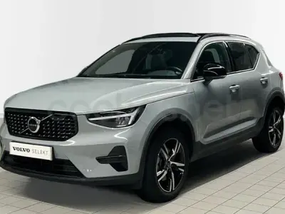 Usado Volvo XC40 Plus 163 CV (119 kW) 2024 Gris / plata SUV