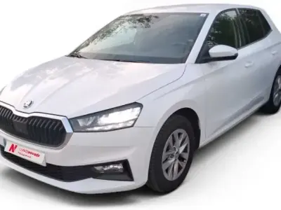 Usado Skoda Fabia Selection 95 CV (69 kW) 2024 Blanco Utilitario