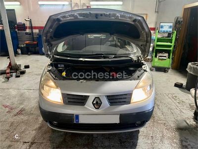 Usado Renault Scénic II Authentique 120 CV (88 kW) 2005 Blanco Monovolumen