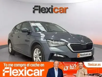Usado Skoda Scala Ambition 115 CV (84 kW) 2021 Gris Utilitario