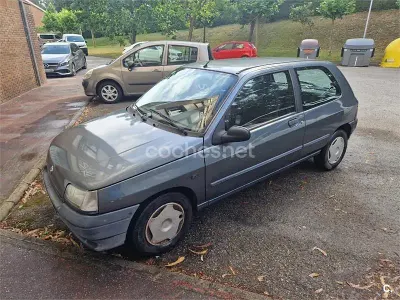 Usado Renault Clio 60 CV (44 kW) 1993 Gris / plata Utilitario