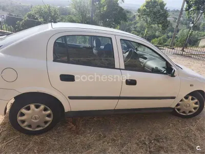 Usado Opel Astra Comfort 82 CV (60 kW) 1999 Blanco Berlina