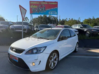 Usado Ford Focus Trend 136 CV (100 kW) 2008 Blanco Berlina