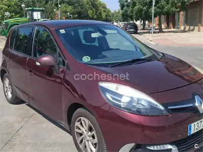Usado Renault Scénic III Dynamique 130 CV (95 kW) 2013 Granate Monovolumen