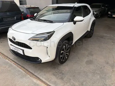 Usado Toyota Yaris Hybrid Plus 116 CV (85 kW) 2022 Blanco Berlina