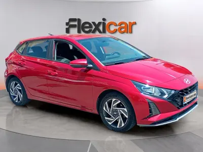 Usado Hyundai i20 101 CV (74 kW) 2024 Rojo Utilitario