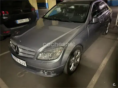 Usado Mercedes C200 184 CV (135 kW) 2008 Gris / plata Berlina