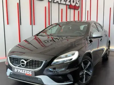 Usado Volvo V40 R-Design Momentum 120 CV (88 kW) 2019 Negro Berlina
